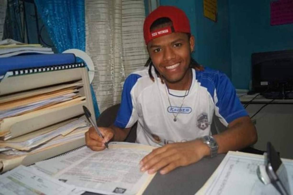 Jonathan Colón: Se ha convertido en nuevo jugador del Lepaera FC, llega procedente del Honduras Progreso.