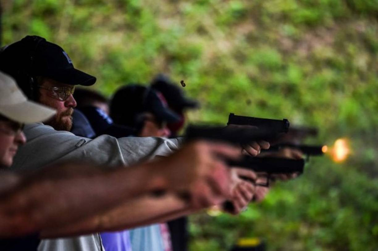 Las violentas protestas contra el racismo, la creciente angustia por la pandemia y el tenso clima político previo a las elecciones de noviembre próximo han disparado la venta de armas en Estados Unidos.