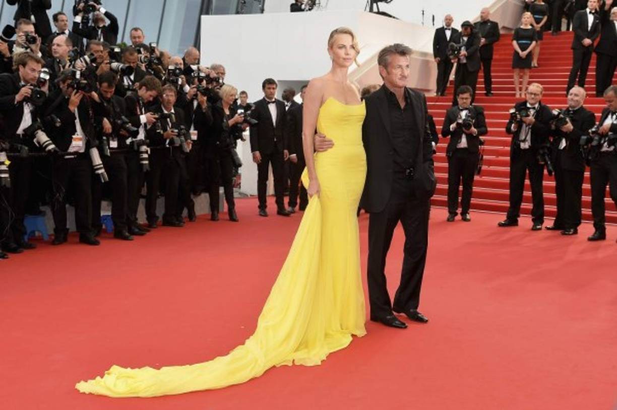 Sean Penn y Charlize Theron fueron pareja pero rompieron. Así posaron en el festival de Cannes el14 de mayo de 2015 en Francia.