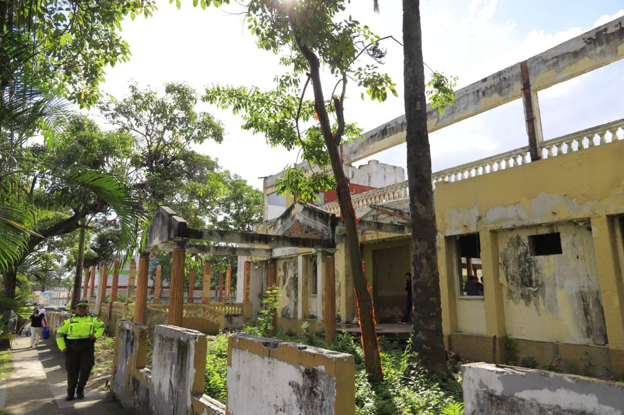 El alcalde de San Pedro Sula, Roberto Contreras, se suma a la lista de ediles que buscan demoler el antiguo edificio del <b>Casino sampedrano</b>, pero el Instituto Hondureño de Antropología e Historia lo impide.