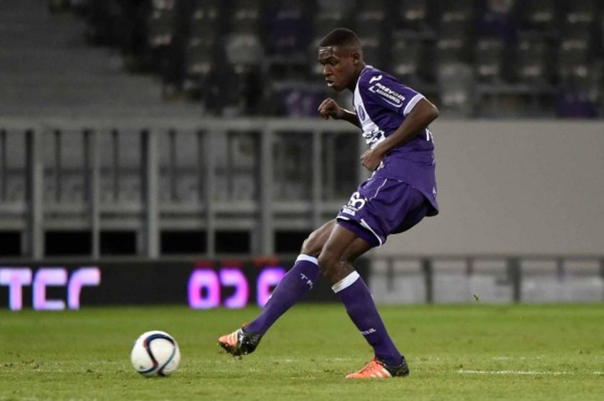 LONDON, ENGLAND - MARCH 16: Issa Diop of West Ham United in action during the Premier League match between West Ham United and Huddersfield Town at London Stadium on March 16, 2019 in London, United Kingdom. (Photo by Arfa Griffiths/West Ham United via Getty Images)