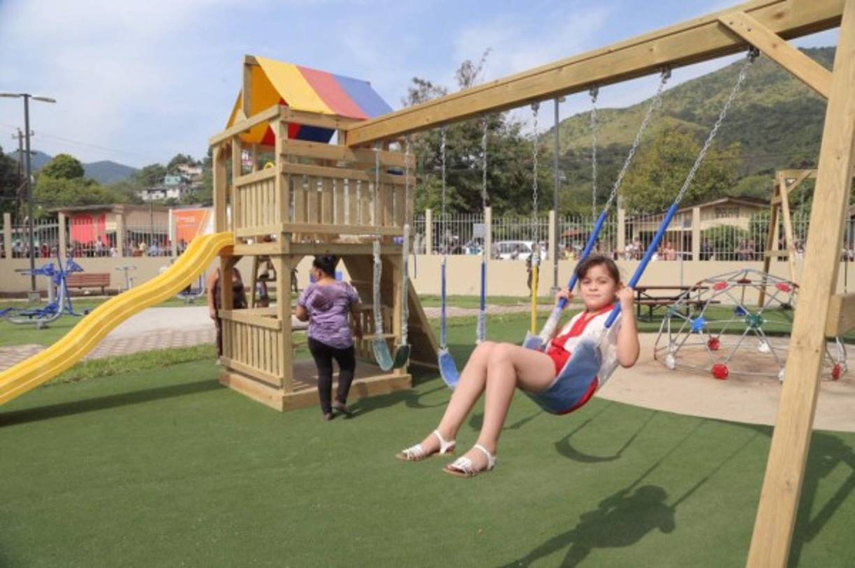 Los columpios son otro de los atractivos para los niños.