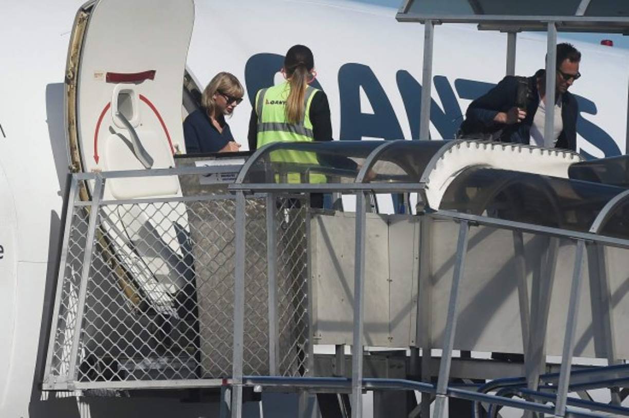 Mientras Calvin Harris escribe canciones insinuando que Taylor Swift le fue infiel, la cantante disfruta con su novio Tom de unas merecidas vacaciones.