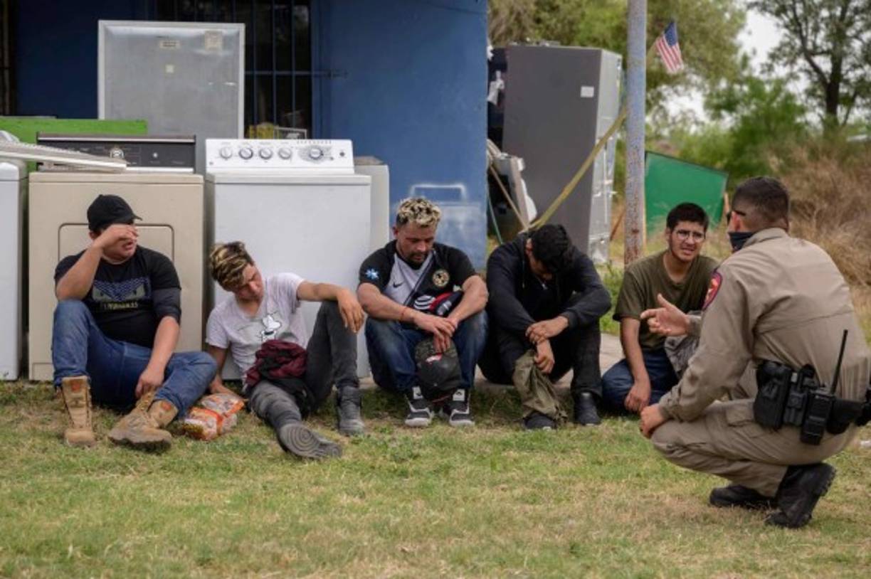 Para cientos de migrantes, especialmente hombres adultos, la frontera se ha convertido, lejos de la puerta franca que esperaban bajo la presidencia de Joe Biden, en una puerta giratoria cruel donde se pasa rápidamente de la esperanza a la desdicha.