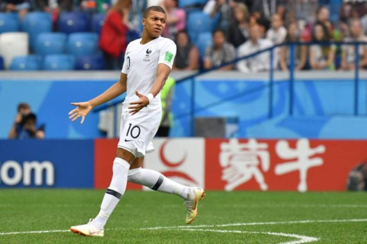 El francés Kylian Mbappé irá al Real Madrid por 272 millones de euros ($320 millones), según medios españoles.