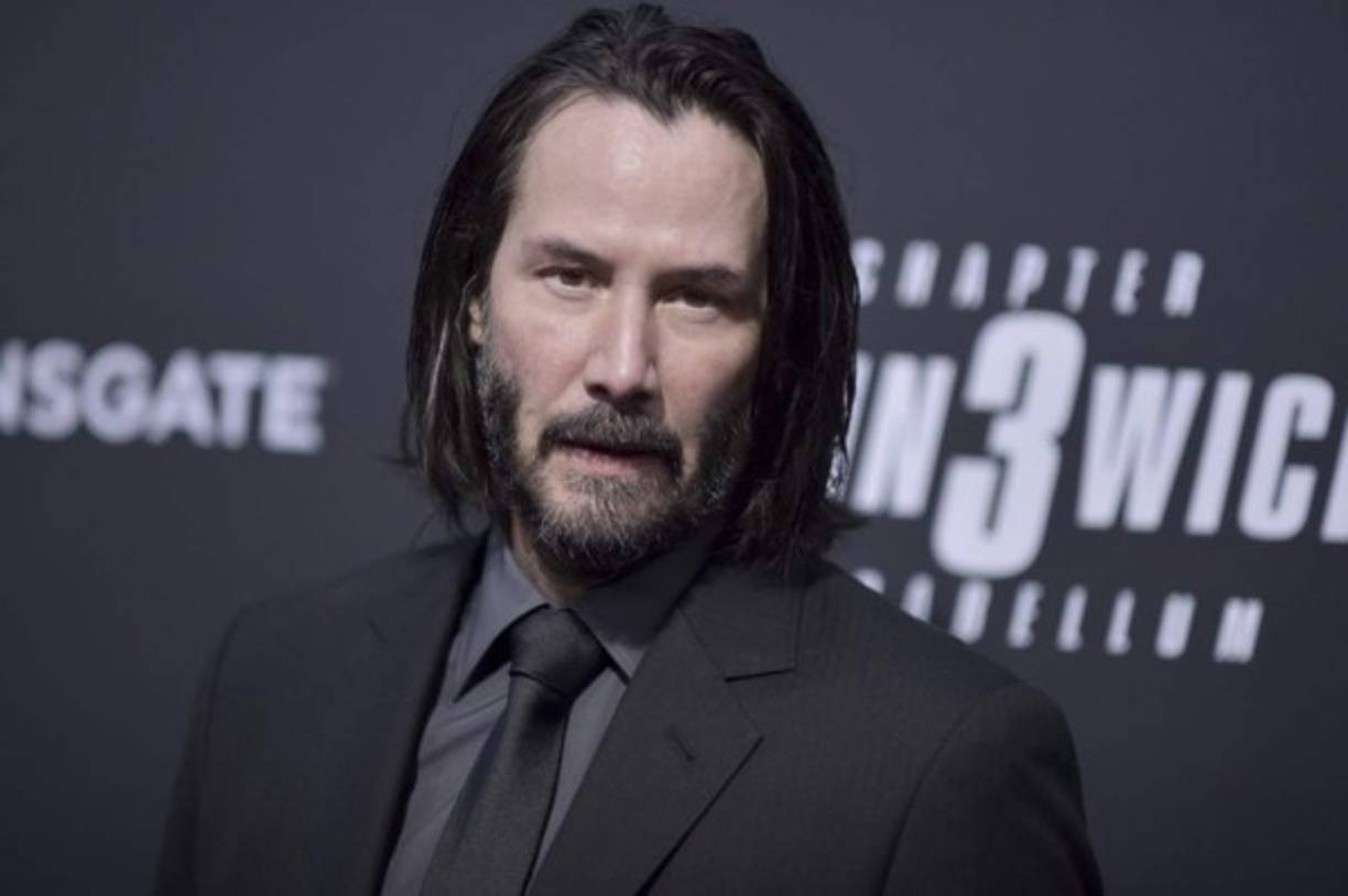 Keanu Reeves<br/><br/>El nuevo novio de internet está en todos lados. El actor, de 54 años, acaba de estrenar la película de 'John Wick 3', que destronó a 'Avengers: Endgame' en el primer puesto en la taquilla cuando debutó. Tuvo un cameo hilarante en la comedia romántica de Netflix 'Always Be My Maybe' donde interpretó una versión elevada de sí mismo. Además, acaba de aparecer en 'Toy Story 4' dando la voz al doble canadiense Duke Caboom.<br/>