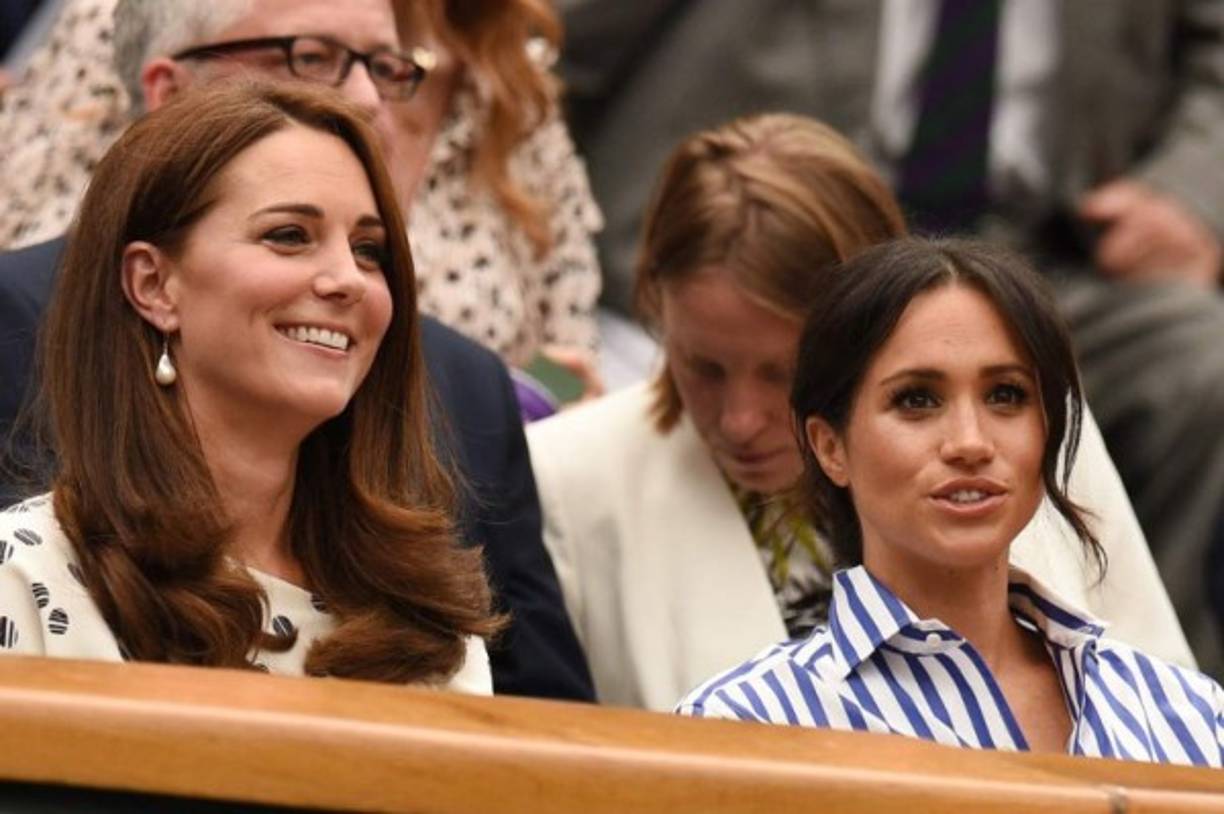 Meghan fue acompañada por su cuñada, Kate, para animar a su buena amiga Serena Williams, quien se enfrentó hoy ante la alemana Angelique Kerber.<br/>