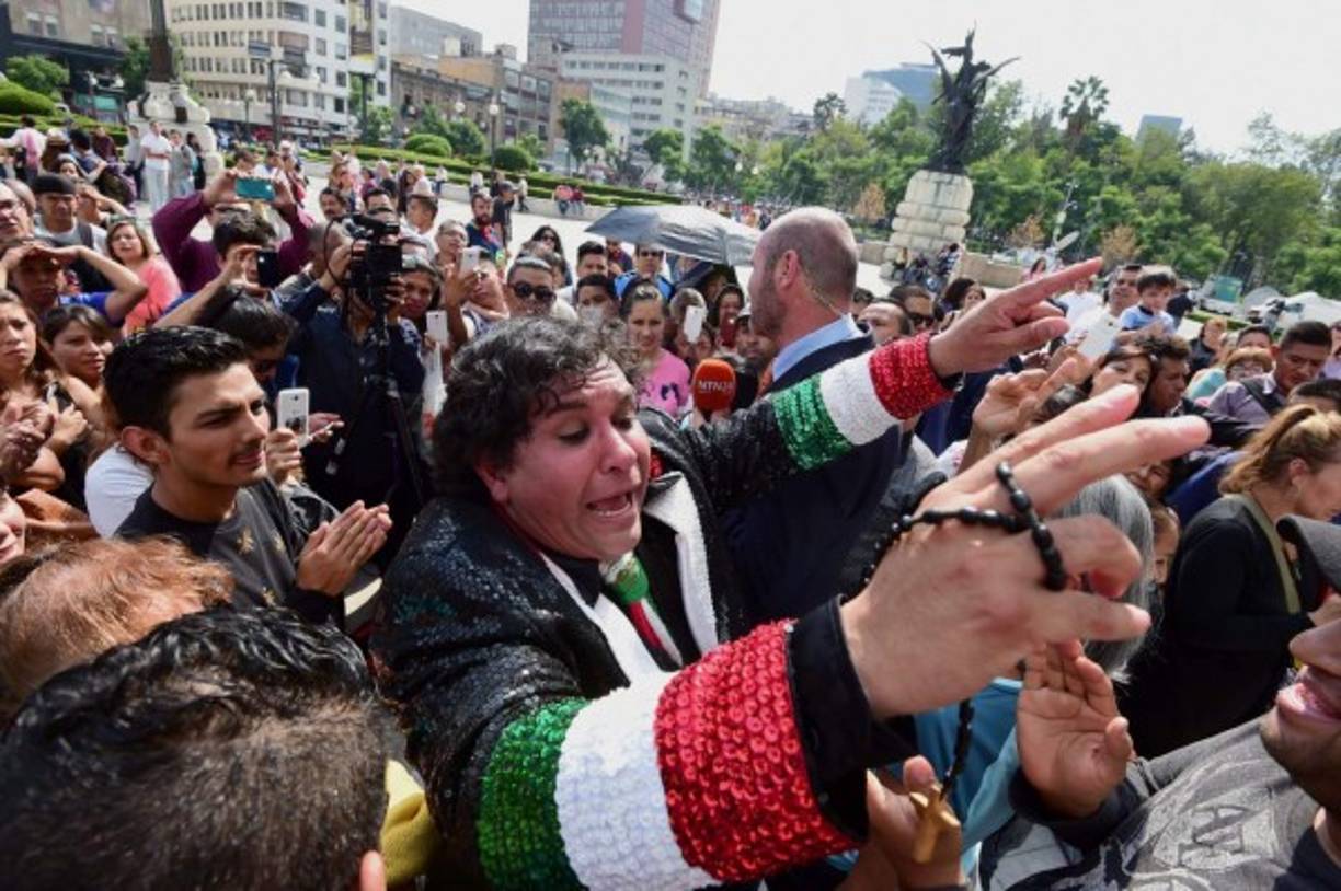 Uno de los imitadores de Juan Gabriel que no puede creer que haya muerto.