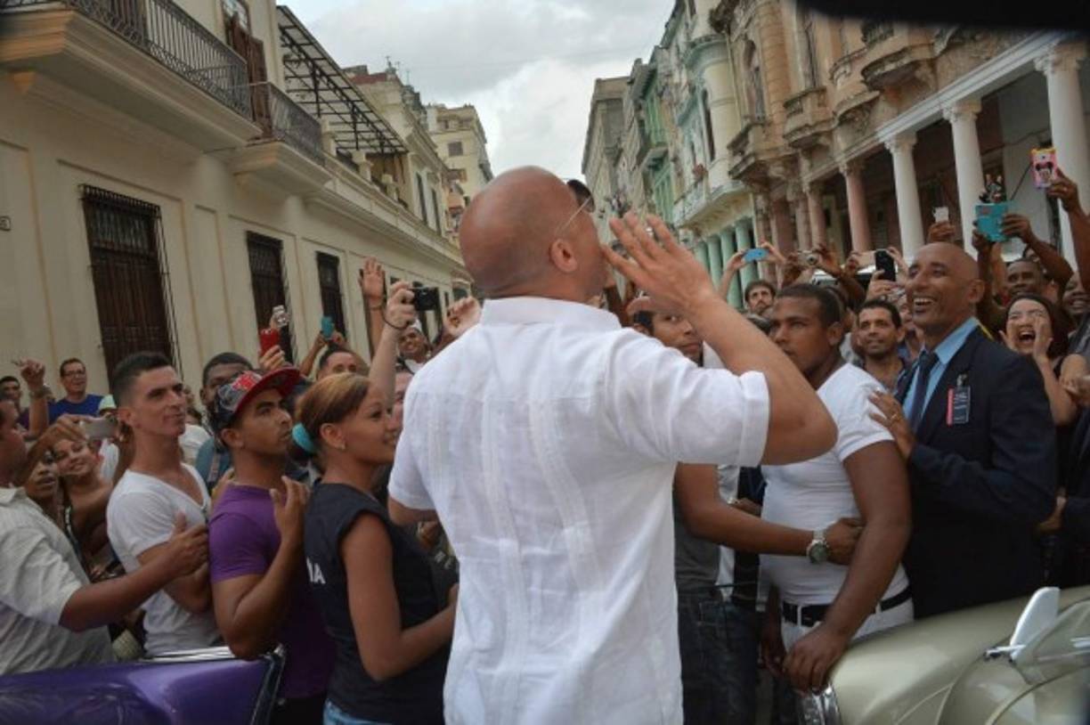 Celebridades como el actor estadounidense Vin Diesel han acudido hoy al llamado de Chanel para presenciar en Cuba su primer desfile en Latinoamérica, en una presencia de famosos nunca antes vista en la ciudad. EFE/Alejandro Ernesto