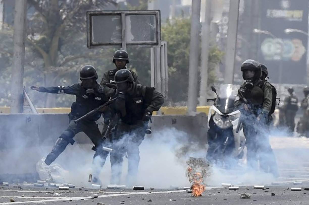 La cifra de homicidios dolosos en Caracas, que repite posición respecto del 2015, 'confirma la grave crisis de crimen y delito que agobia a Venezuela', resaltó el Consejo, que destacó que entre las diez urbes más violentas figuran también las venezolanas Maturín, Guayana y Valencia.<br/>