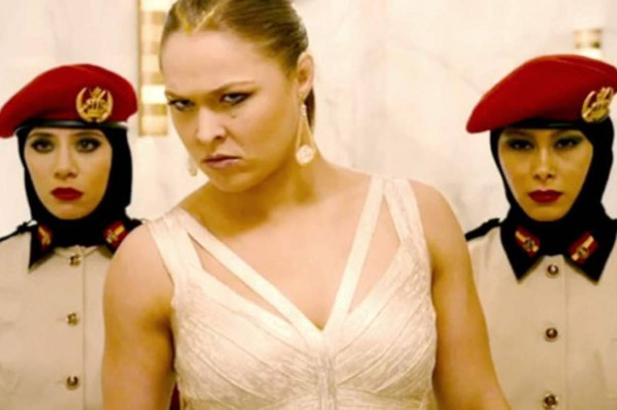 Con estos pergaminos no iba a tardar en ser convocada para una película de acción; así Ronda Rousey debutó en “Los Indestructibles 3” y también tuvo una participación en la última “Fast and Furious 7”.