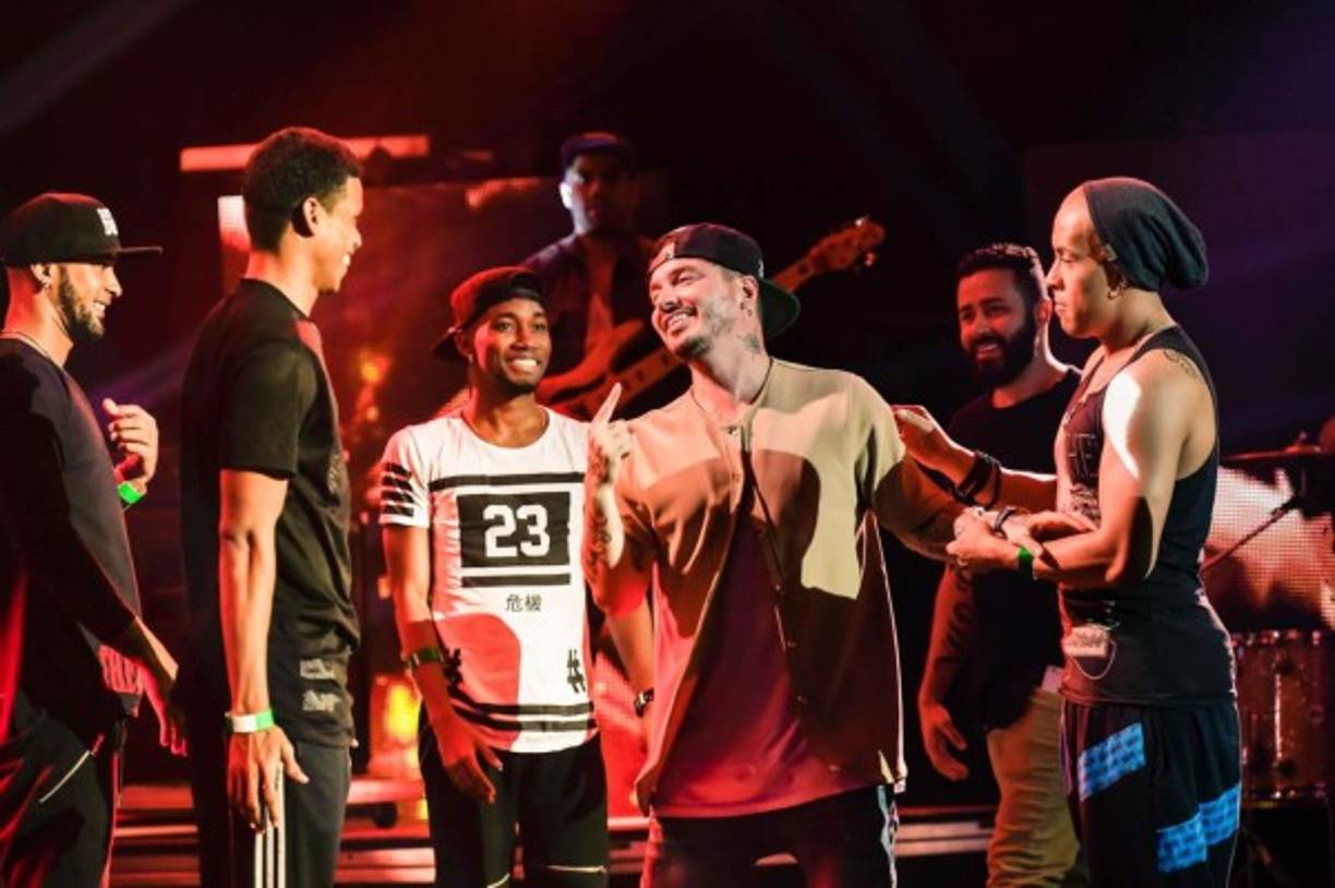 En los ensayos de los Latin Billboard 2015 J. Baldin es uno de los más aplaudidos.