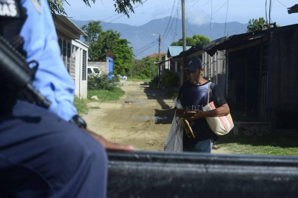 En la Rivera Hernández hay un despliegue operacional clandestino de seis bandas. Estas tienen sus puntos de control y fronteras, donde para un ciudadano común sería complicado poderlas diferenciar aún teniéndolas entre “sus narices”. Allí operan Los Tercereños, Los Vatos Locos, Los Olanchanos, Los Bordeños, y principalmente las más grandes: Pandilla 18 y Mara Salvatrucha.