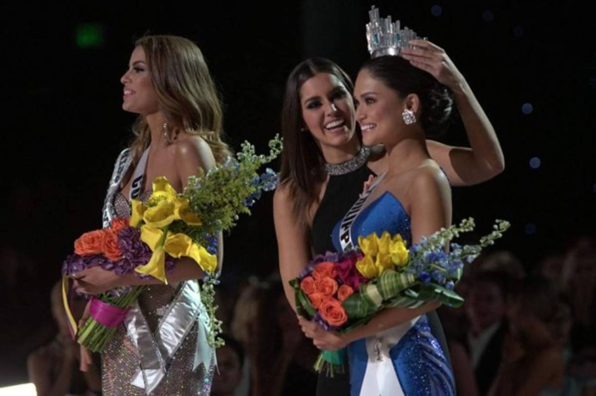 El peor error en la historia del Miss Universo. La colombiana Ariadna Gutiérrez se quedó este domingo sin la corona después de ser coronada por su compatriota Paulina Vega.