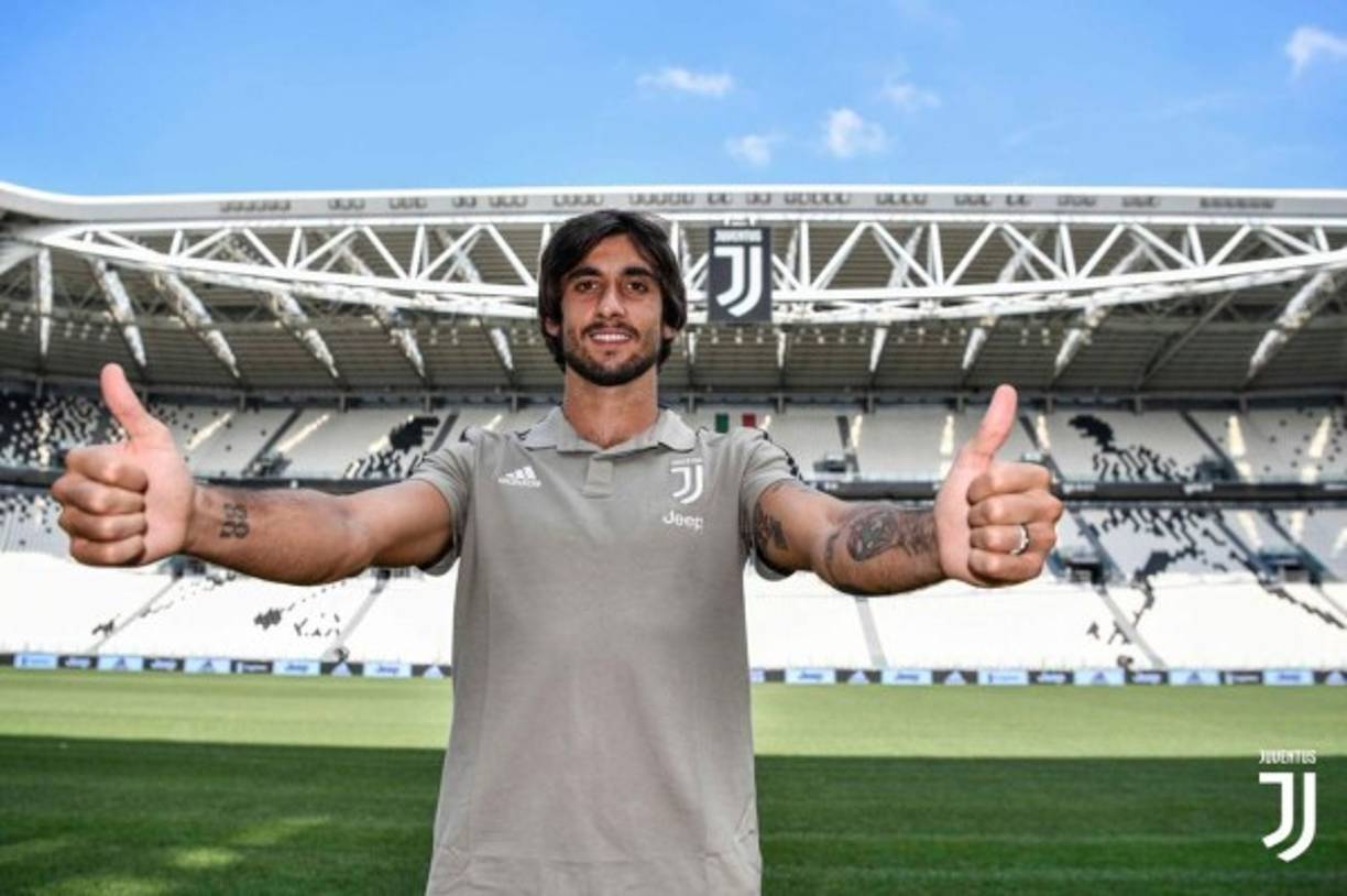 Mattia Perin: El portero de 25 años de edad ha sido presentado como el reemplazo de Buffon, el histórico guardameta se marchó al PSG. Todo indica que será el titular en la temporada.