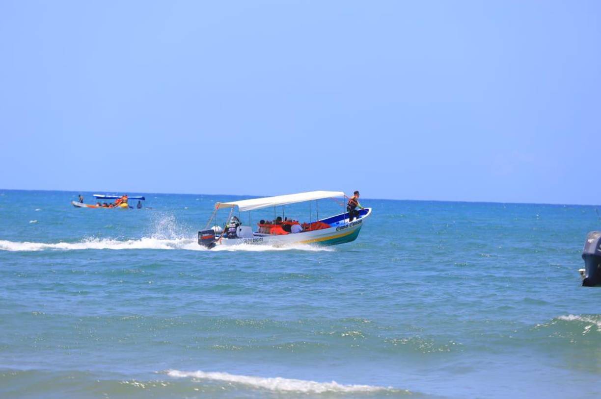Fotos: Playas de La Ensenada atraen a miles este Viernes Santo