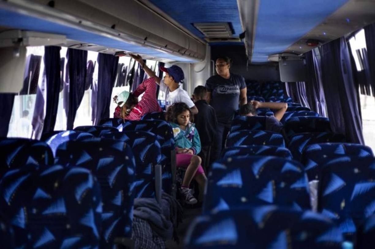 Medios estadounidenses alertaron a la Casa Blanca de la llegada de la caravana a la frontera y Donald Trump amenazó con enjuiciar a los indocumentados que se entreguen, enviando más jueces y fiscales a California.