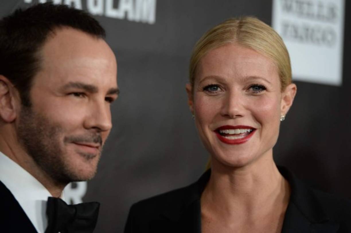 GWYNETH PALTROW. La actriz escogió este traje sastre de Tom Ford en negro con solapas anchas y aberturas en los costados.