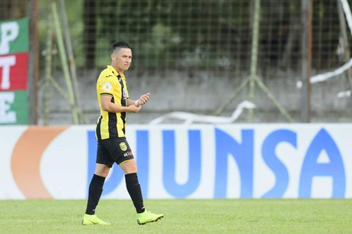 El lateral Jairo Puerto del Real España también fue expulsado en el clásico.