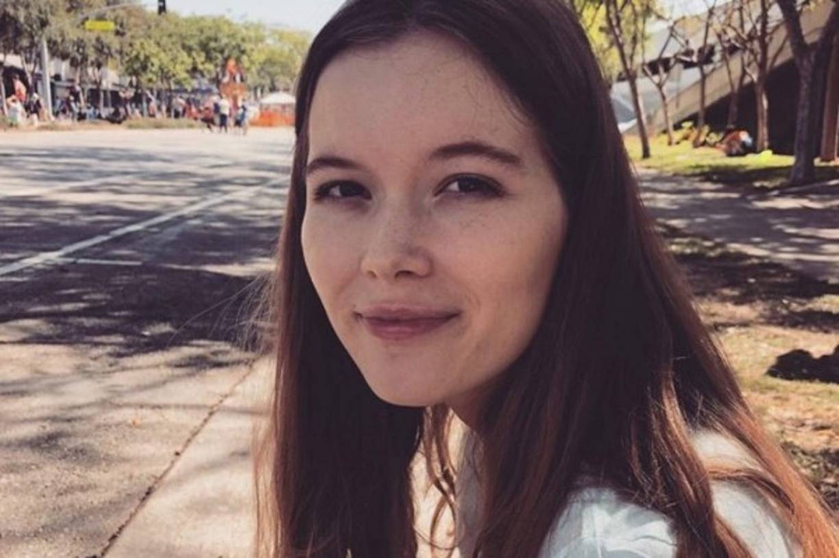 La familia de la joven vio con horror el ataque desde el bote pero fue tan rápido que no pudieron evitarlo. Los tiburones le provocaron graves heridas a la joven en las piernas y los glúteos, también le arrancaron por completo el brazo derecho.