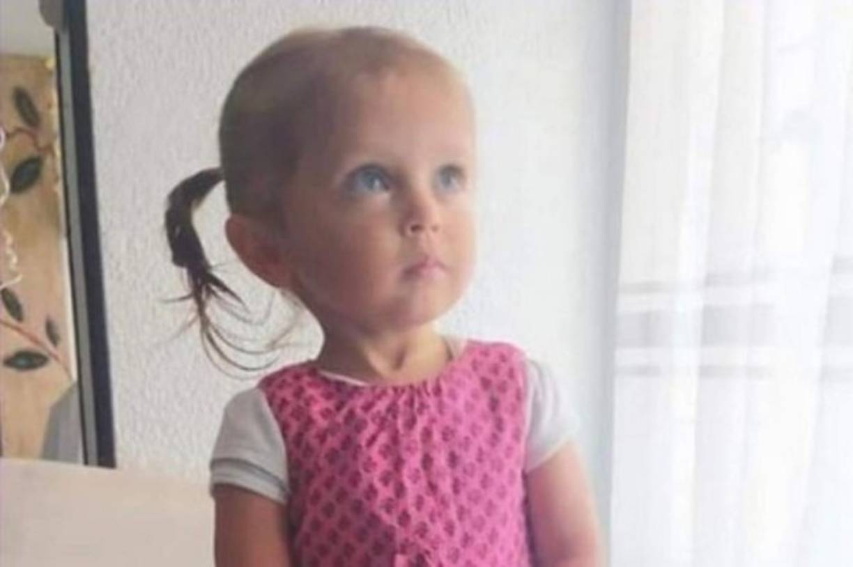 La imagen de la niña rubia comenzó a hacerse viral hace un par de semanas luego de que su tía Xiomara Galván la publicara en redes sociales para pedir información sobre su paradero. <br/><br/>