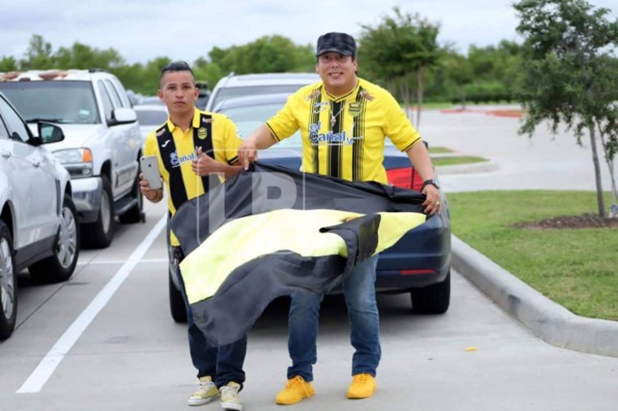 Los hinchas aurinegros no se perdieron la oportunidad de ver a su amado equipo.