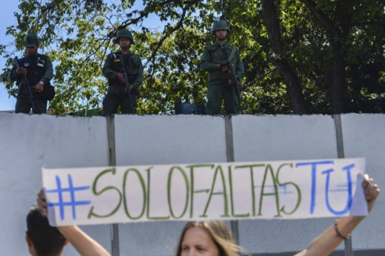 Sin embargo, la oposición confía en lograr el respaldo de los militares para derrocar a Maduro.