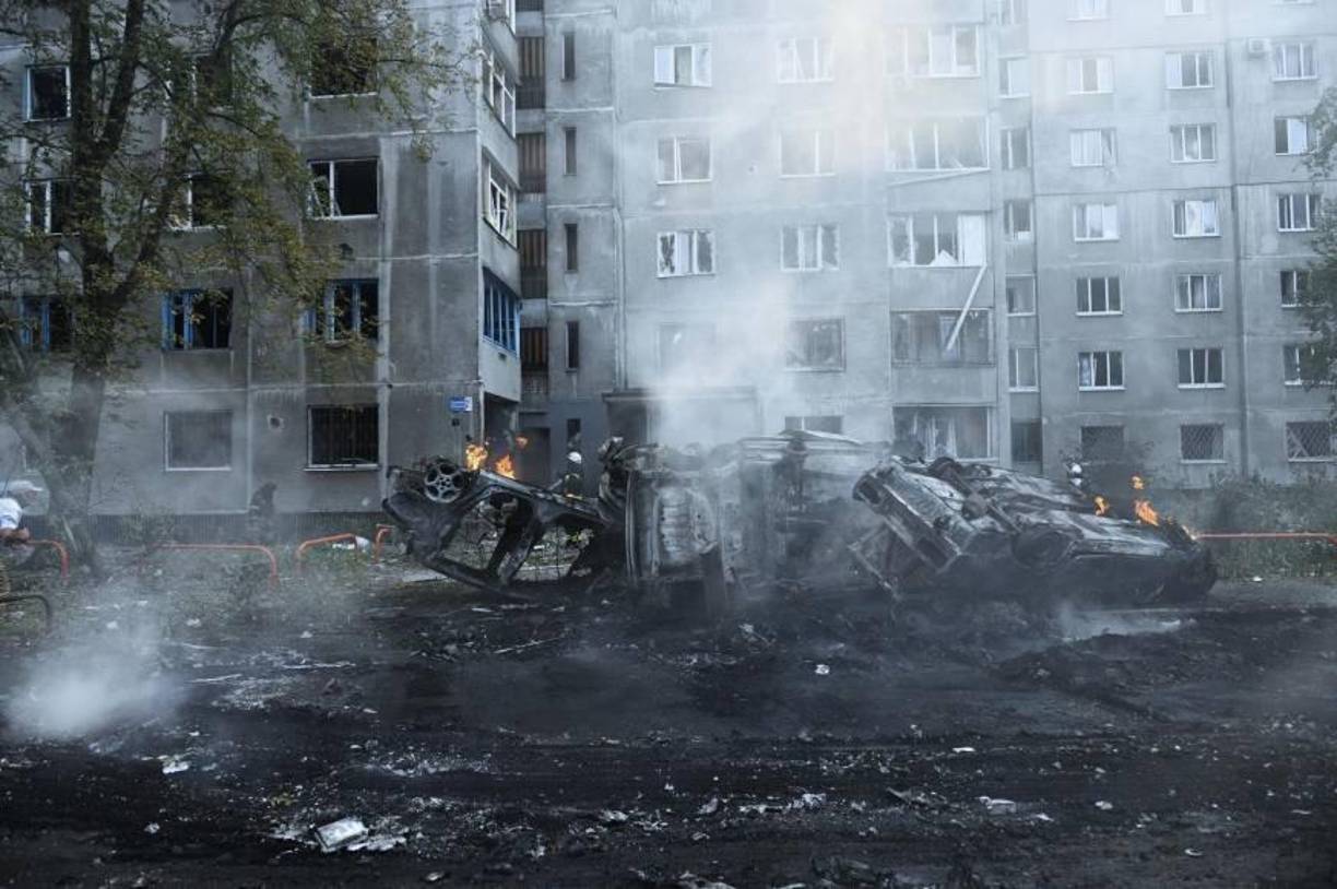 La primera profecía de Nostradamus para 2025 predice un conflicto bélico global, impulsado por las tensiones en Ucrania o la creciente confrontación entre China y Taiwán. Este enfrentamiento afectaría principalmente a las tres principales potencias mundiales: Estados Unidos, China y Rusia.