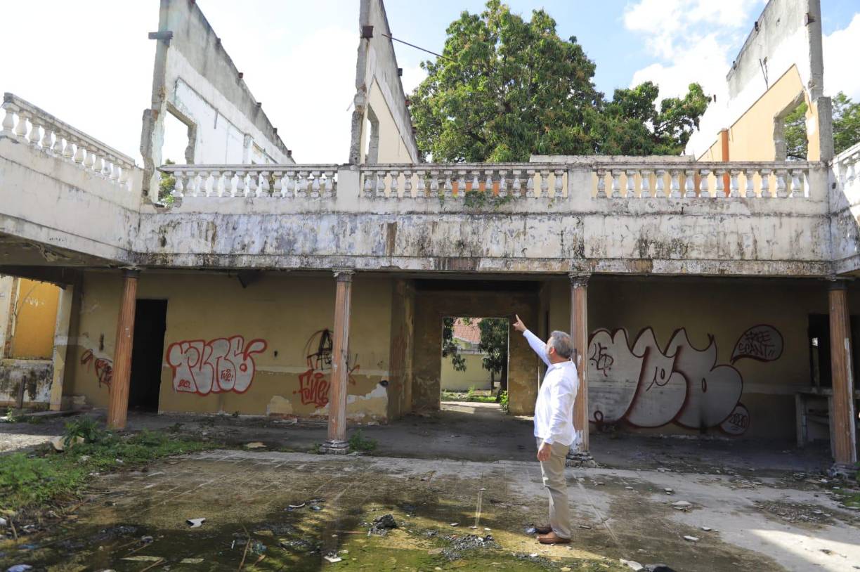 “Tenemos definitivamente que demolerlo, estamos a la espera del permiso de Antropología”, cerró.