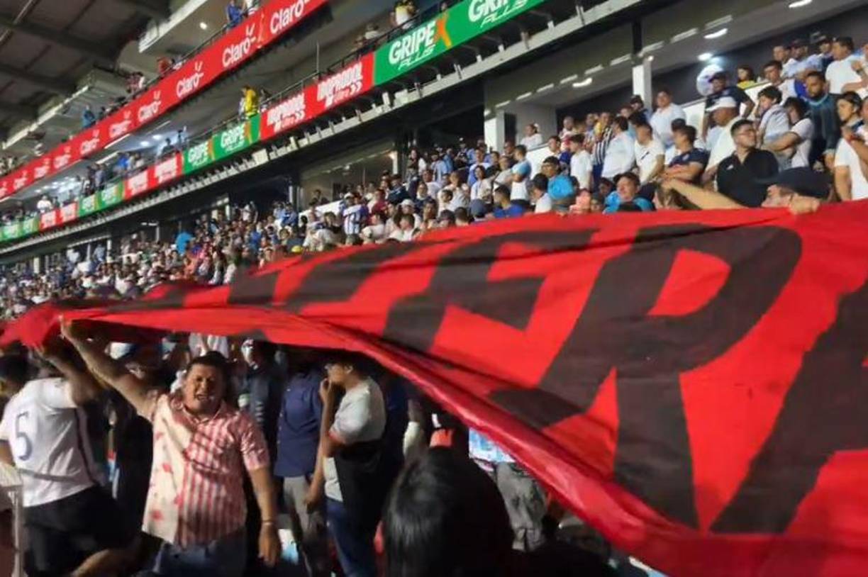 Siguiendo con los acontecimientos políticos, también se registró un enfrentamiento en la zona de silla entre activistas del Partido Libre y un grupo de opositores.