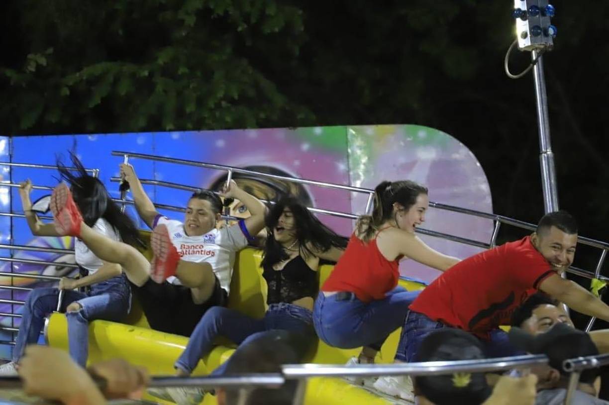 No puede existir feria juniana sin juegos mecánicos! Las atracciones son un emblema durante la celebración de la feria patronal de San Pedro Sula. Miles de sampedranos y personas de todo el Valle de Sula esperan la llegada de la feria para disfrutar de estos juegos que año con año son una de las mejores experiencias. ¿Estás listos para la aventura de este 2024?