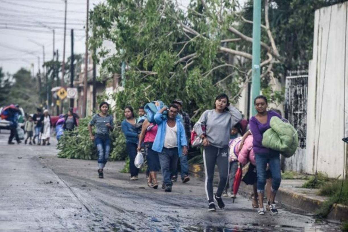 Personas de las zonas más vulnerables del paso del fenómeno tuvieron que dejar sus casas para prevenir una tragedia.