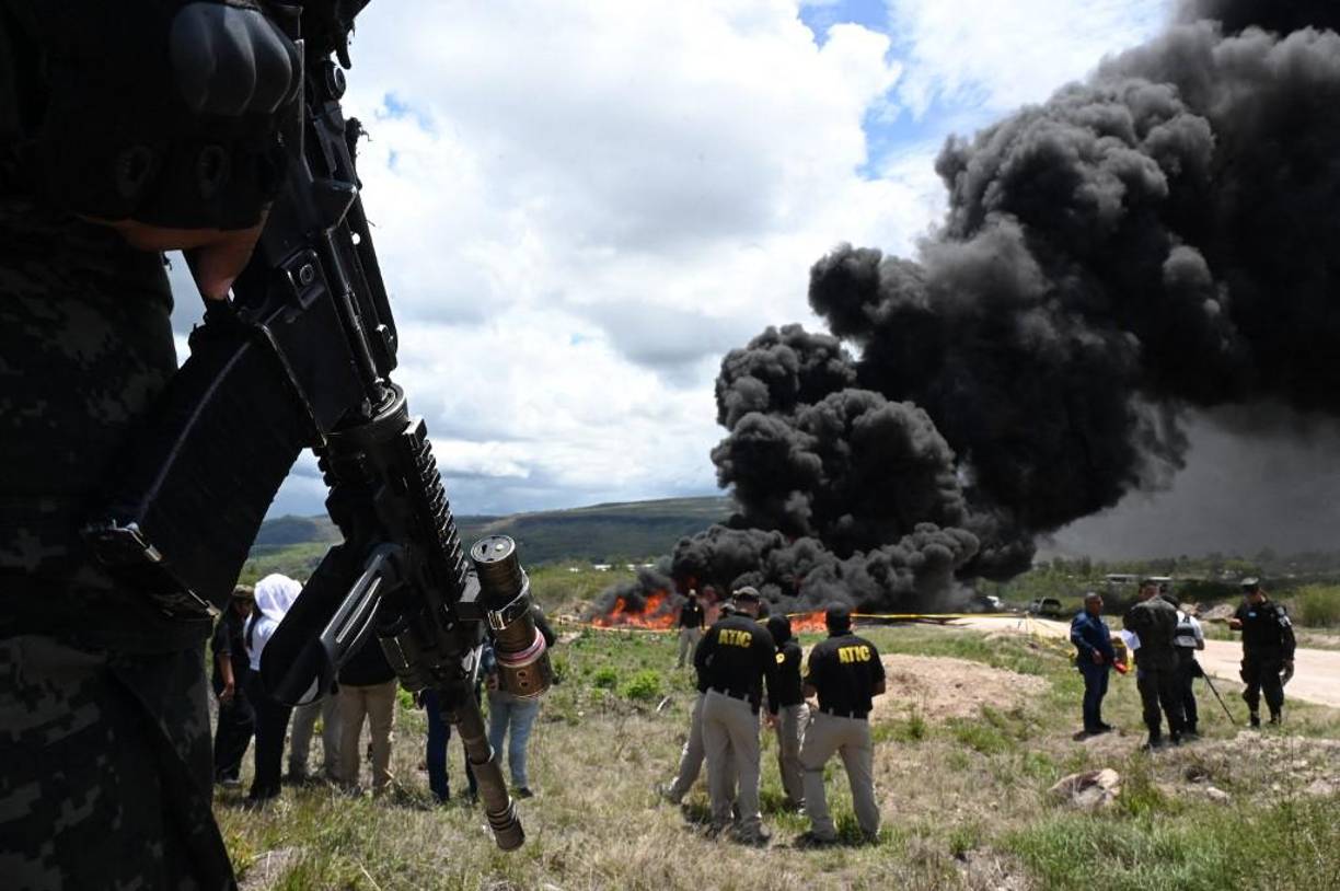 El pasado 9 de abril fueron quemados 1.350 kilos confiscados dos semanas antes a diez hondureños detenidos en dos embarcaciones en la jurisdicción del insular departamento de Islas de la Bahía (Caribe).