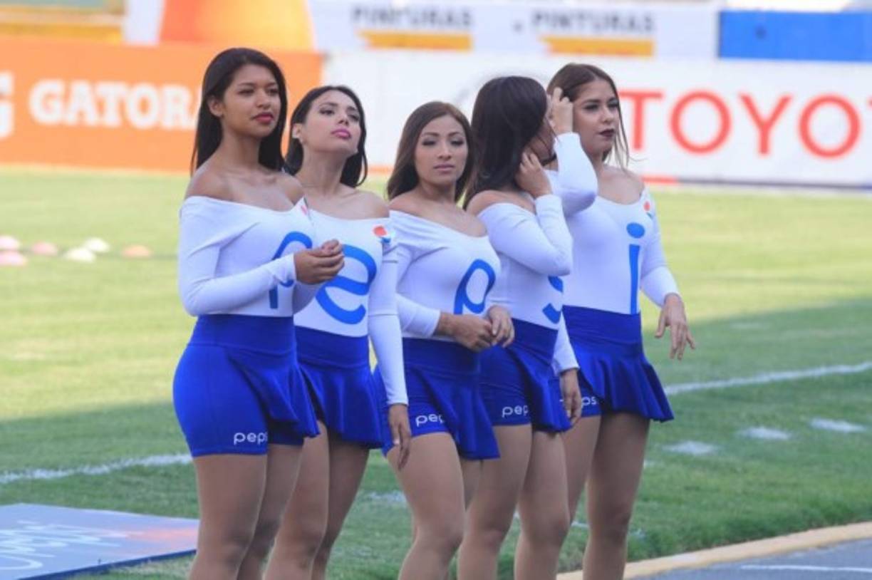 Las bellas edecanes adornaron el duelo entre Motagua vs Platense.