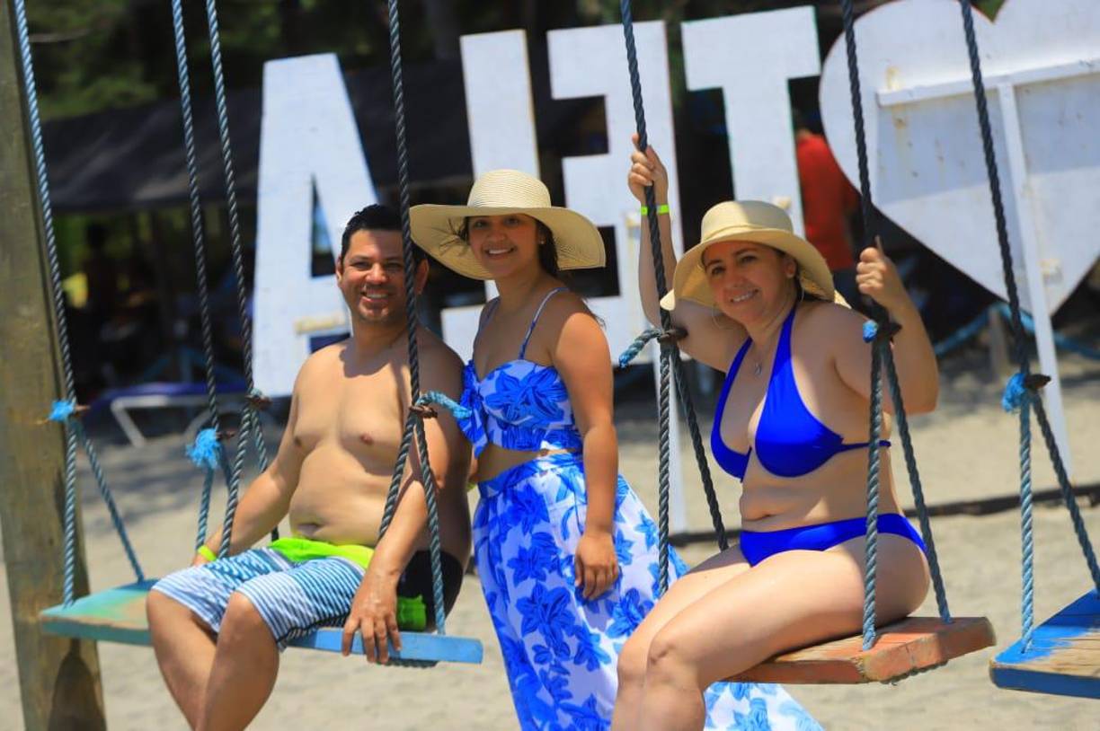 Fotos: Playas de La Ensenada atraen a miles este Viernes Santo