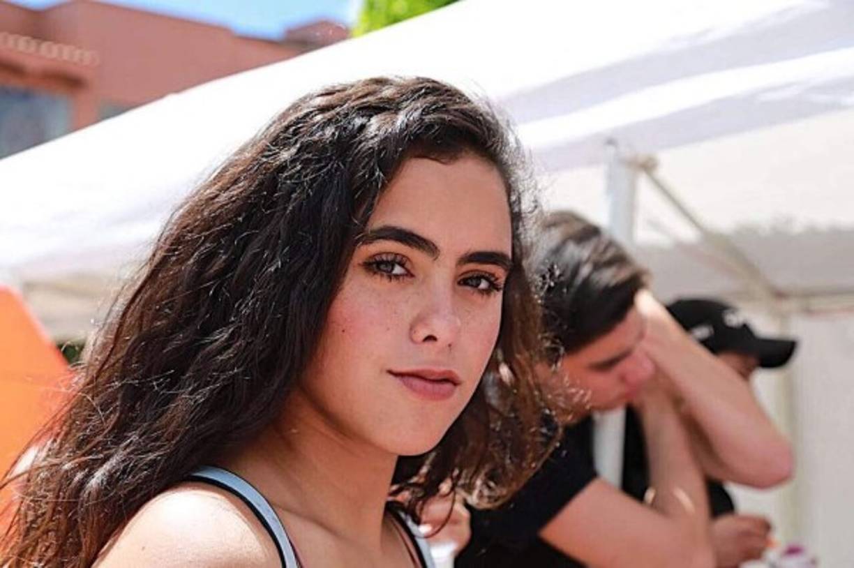 Julia Maqueo<br/><br/>Con 65 mil seguidores en Instagram, esta joven mexicana recién comienza a abrirse camino en el mundo de la actuación. Hasta ahora únicamente ha tenido pequeñas participaciones como en el unitario de Televisa Como dice el dicho. Su lema en la vida es: 'Practica el arte de soltar, perdonar y dejar ir'.<br/><br/>Instagram: @juliamaqueoe<br/>