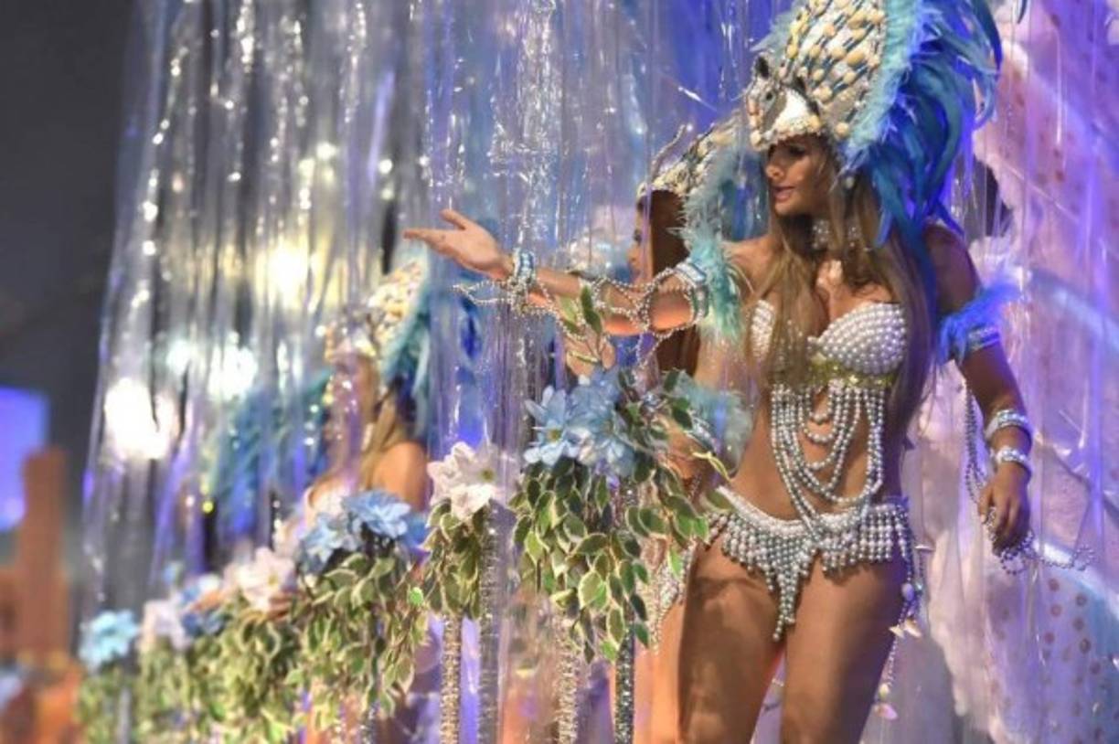La belleza de la mujer nuevamente engalana el Carnaval de Río.