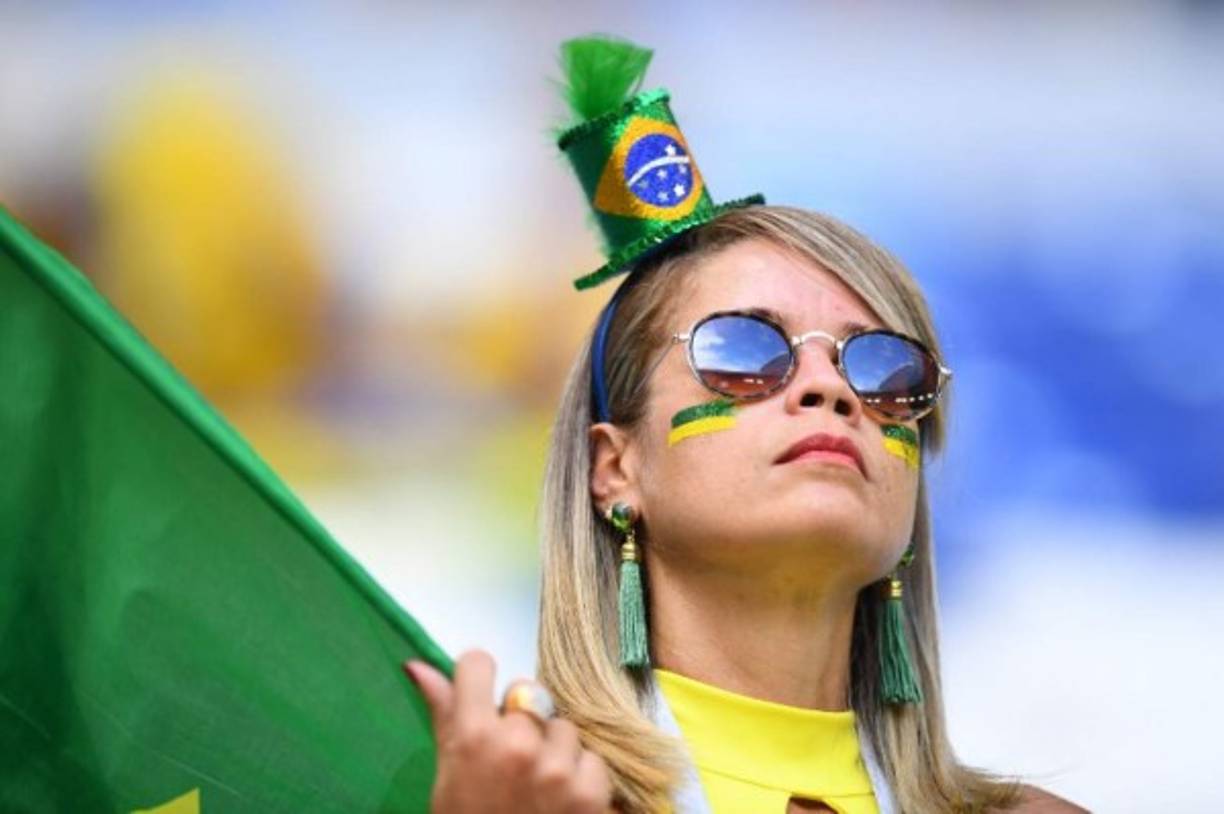 Las chicas brasileñas engalanaron las gradas del Samara Stadium. Foto AFP