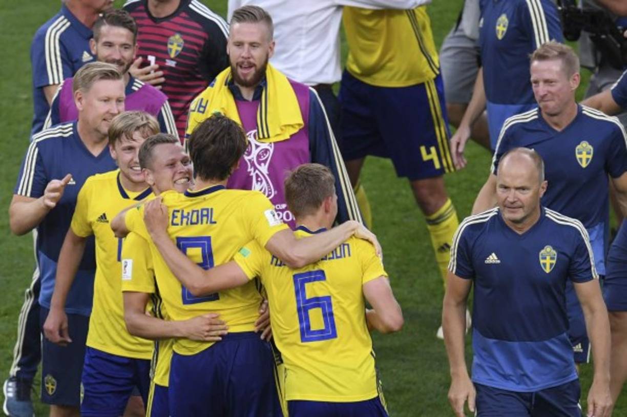 Los jugadores de Suecia festejaron a lo grande el pase a octavos