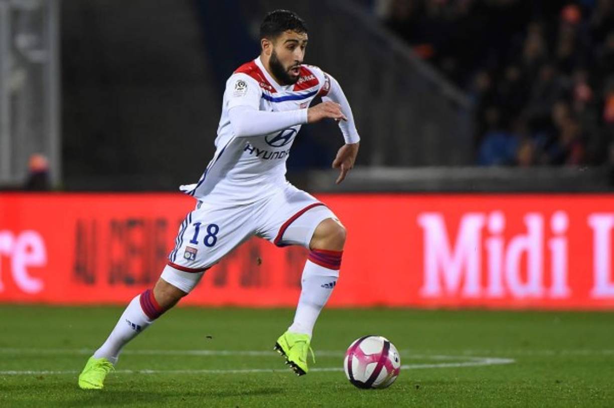 El Real Madrid es noticia en el mercado de fichajes. El último jugador en ser ofrecido en las oficinas del Santiago Bernabéu ha sido el francés Nabil Fekir (25 años), centrocampista ofensivo (en ocasiones ha jugado como punta) del Olympique de Lyon. El verano pasado su nombre sonó ante el interés de otros equipos grandes en intentar su contratación.