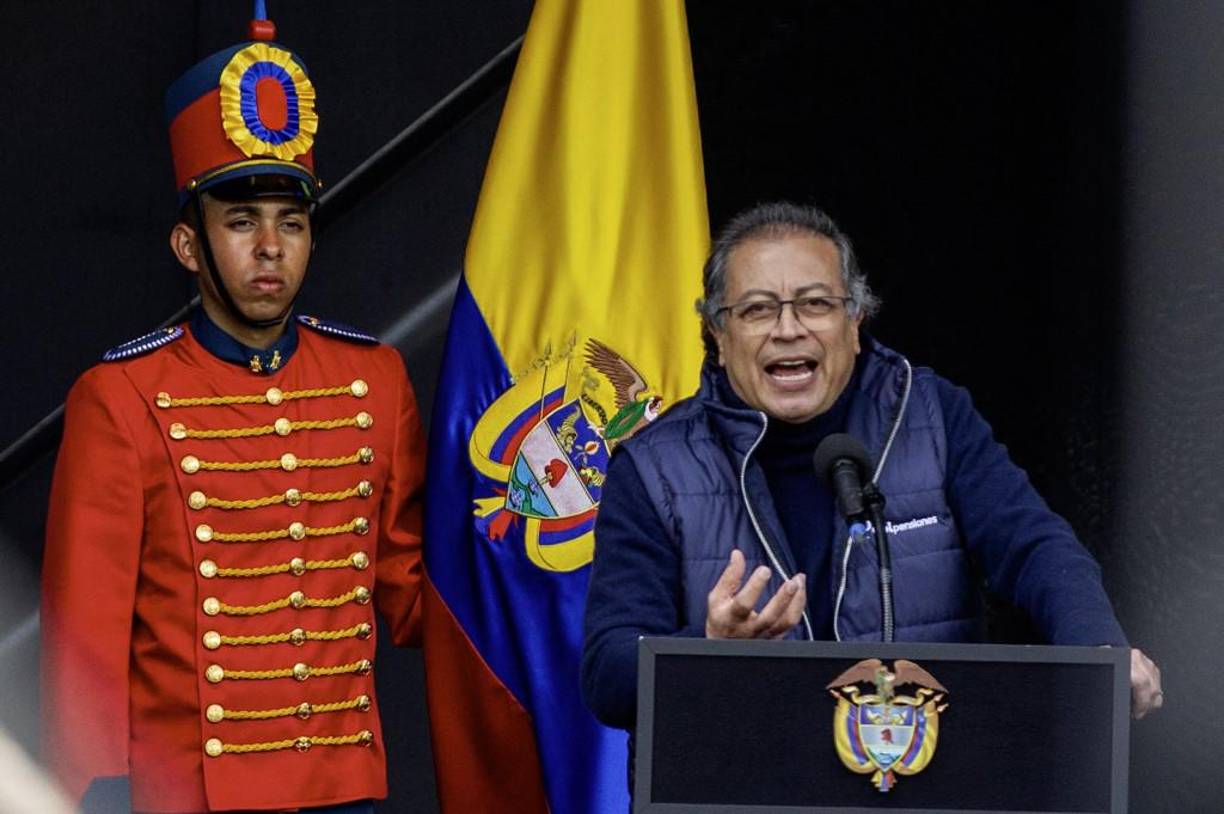 Petro expresó su preocupación por la afectación de los derechos políticos, haciendo un paralelismo con su propia experiencia de inhabilitación cuando era alcalde de Bogotá, y advirtió de que las sanciones administrativas, como la aplicada a Machado, son una violación de los derechos políticos y enfatizó la importancia de proteger estos derechos en toda su plenitud, tanto en Venezuela como en Colombia