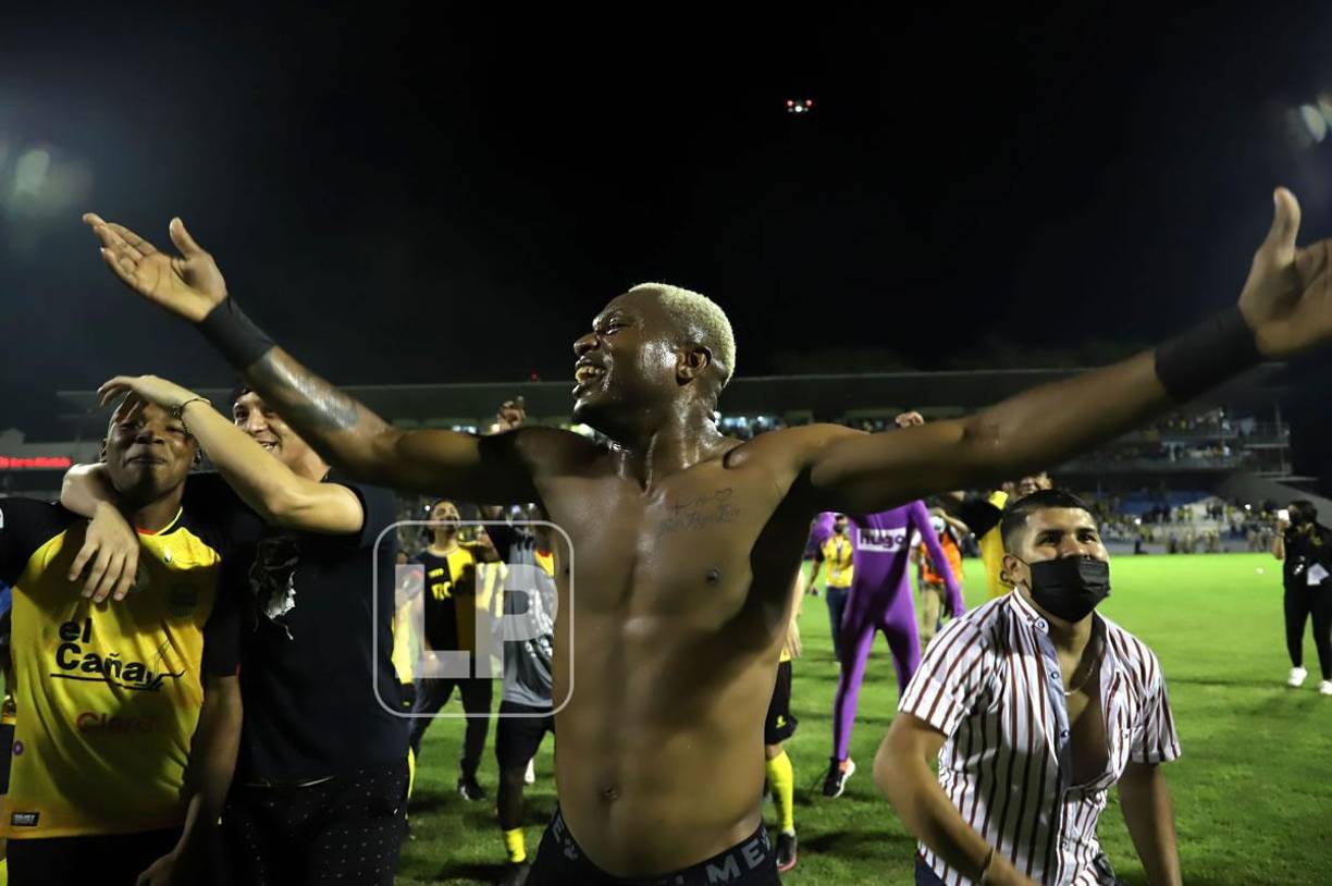 Kevin Álvarez se volvió loco en los festejos.