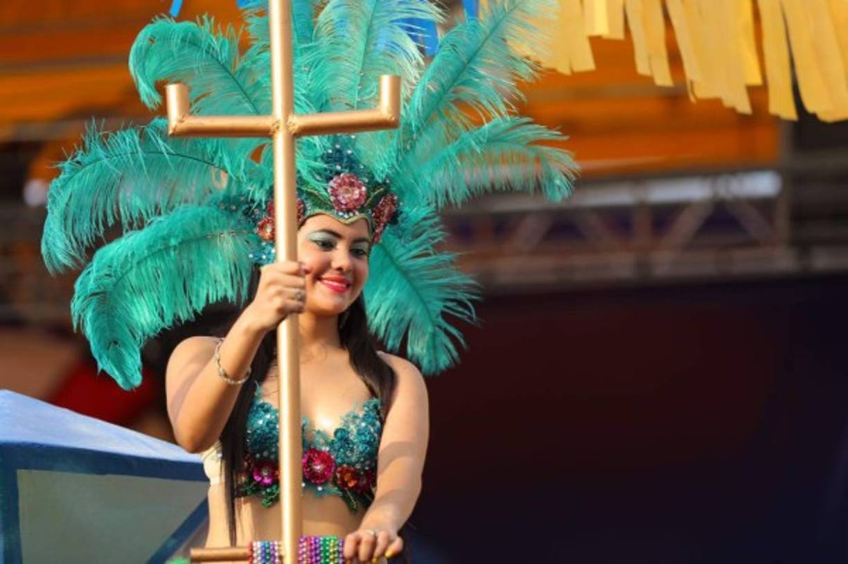 Una de las candidatas, a criterio de los ceibeños y visitantes este sábado, a ser el sol del carnaval ceibeño.