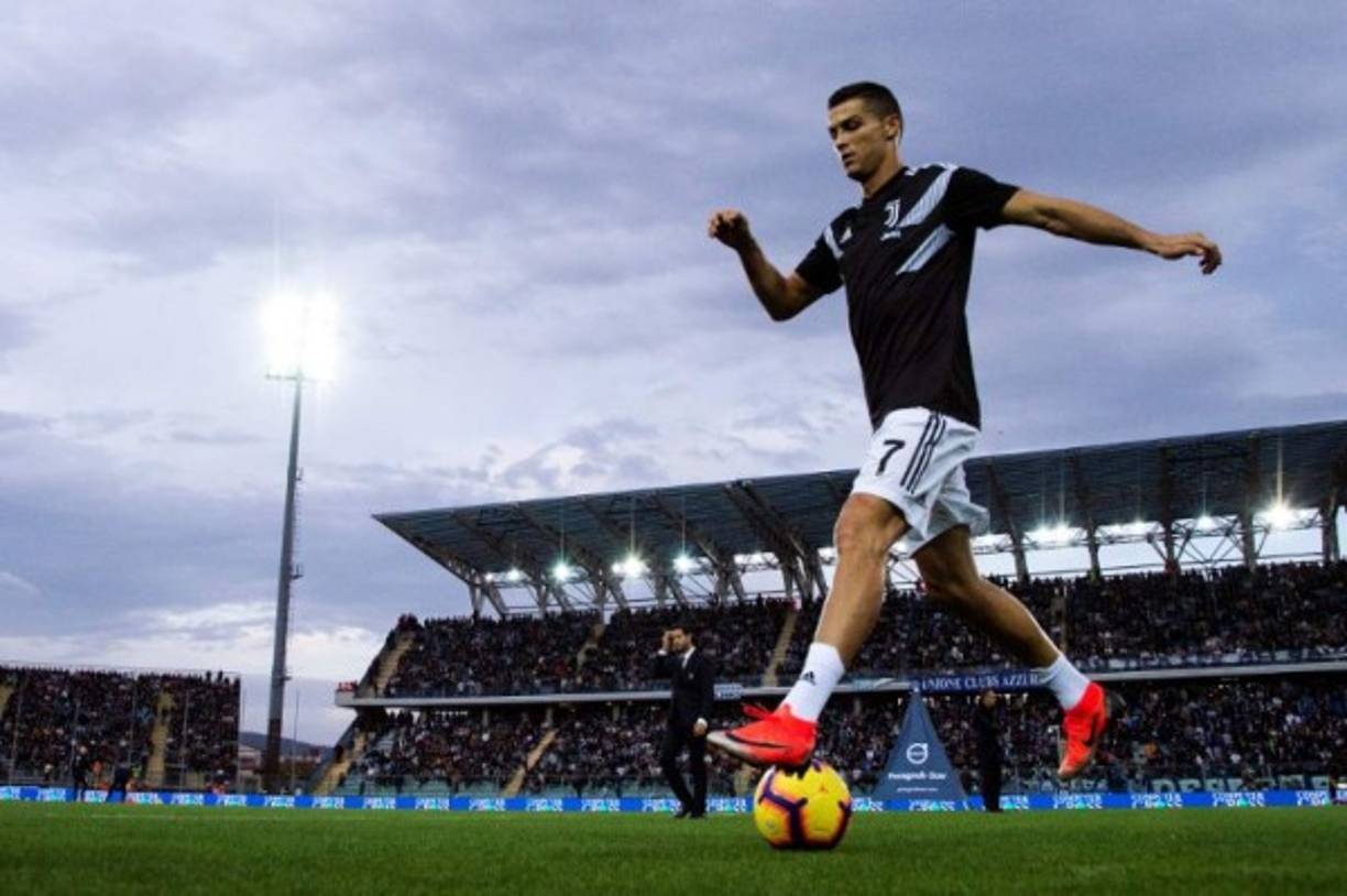 Así calentó Cristiano Ronaldo minutos antes de que comenzara el juego entre Empoli vs Juventus.