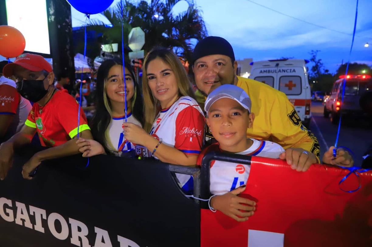 En la Maratón de Diario LA PRENSA también se vivió un lindo ambiente en familiar. Ellos llegaron puntual a la competencia.