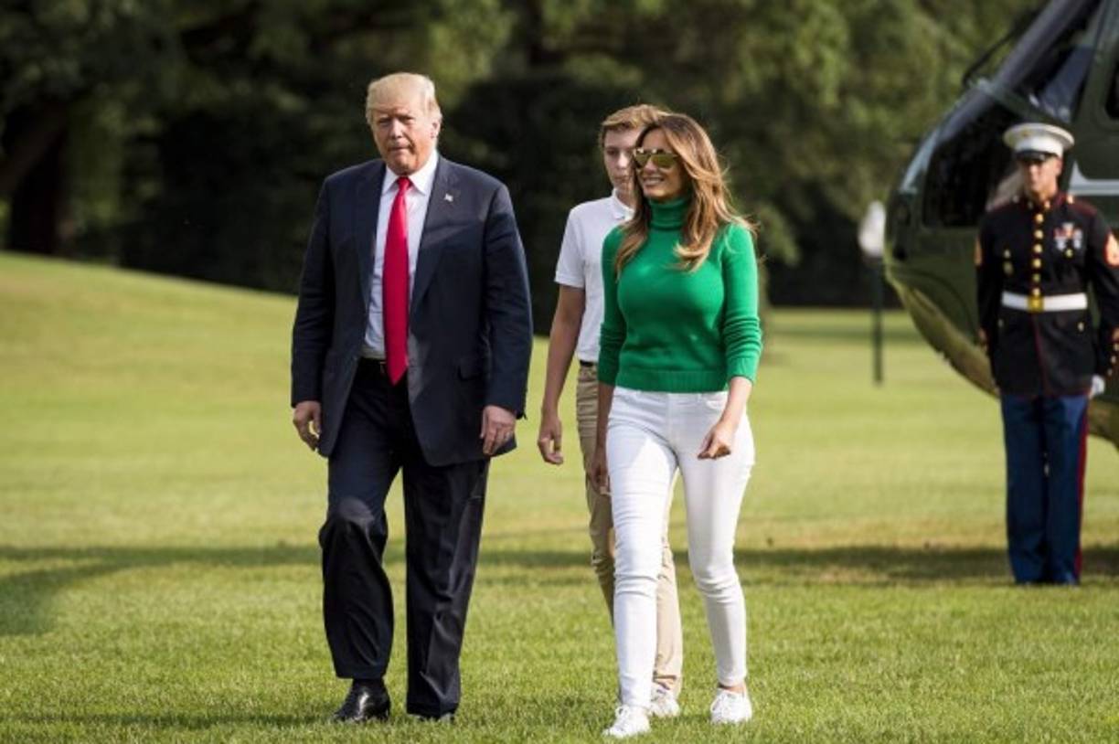 En un explosivo libro publicado la semana pasada, Omarosa afirma que el magnate amenazó con deportar a su esposa si ésta le pide el divorcio.