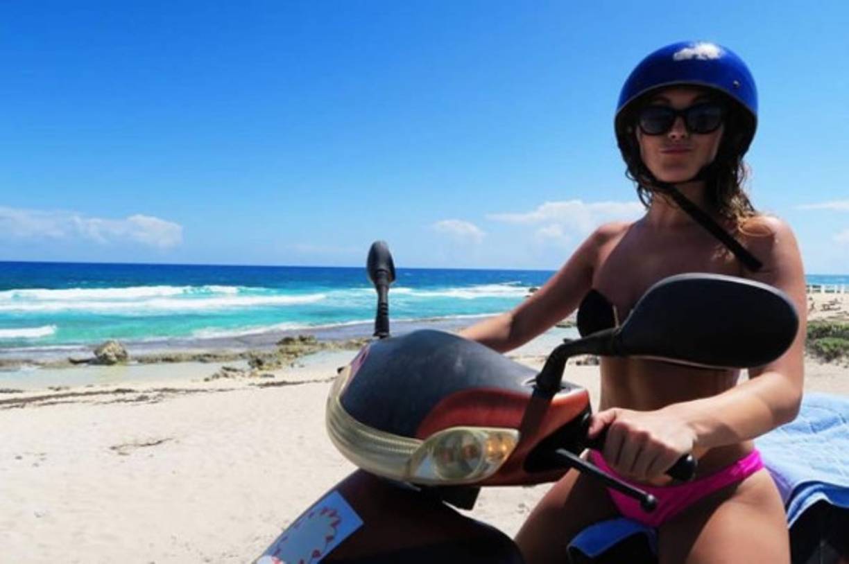 A Alexa le gusta compartir las fotos de sus viajes con sus seguidores en Instagram.