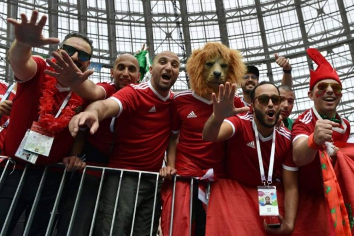Hasta un 'león' llevaron los marroquíes a las gradas.