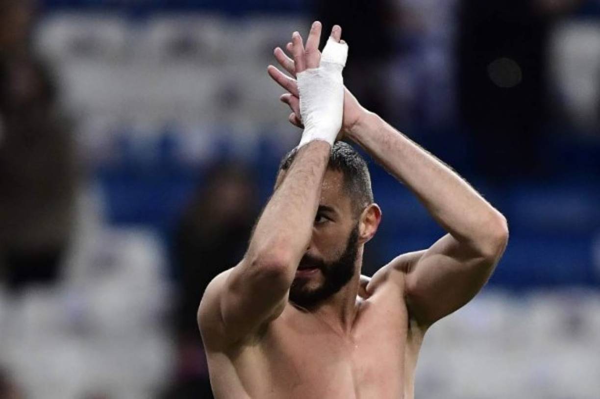 Benzema fue ovacionado por la afición del Real Madrid tras el pitazo final. El francés les agradeció el gesto.