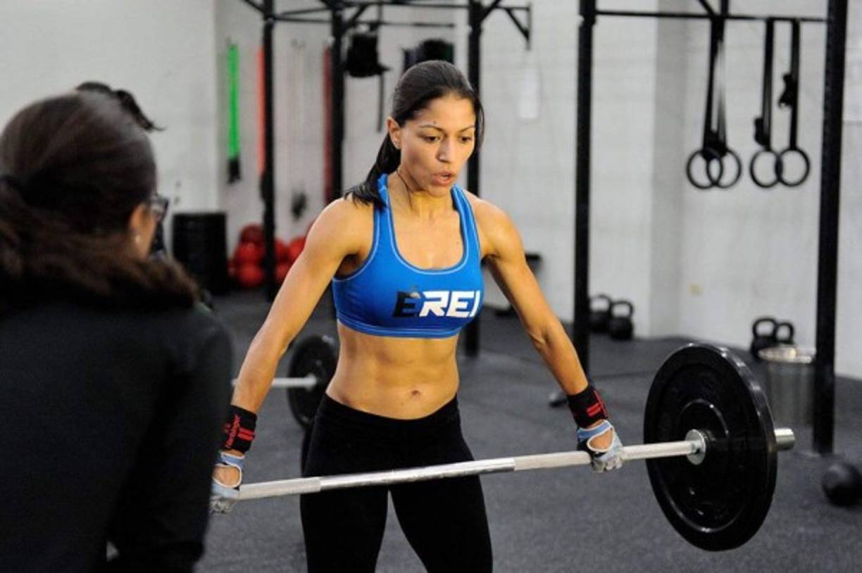 Nora Erazo se levanta todos los días a las 5:00 am y se duerme por tarde a las 10:00 pm.